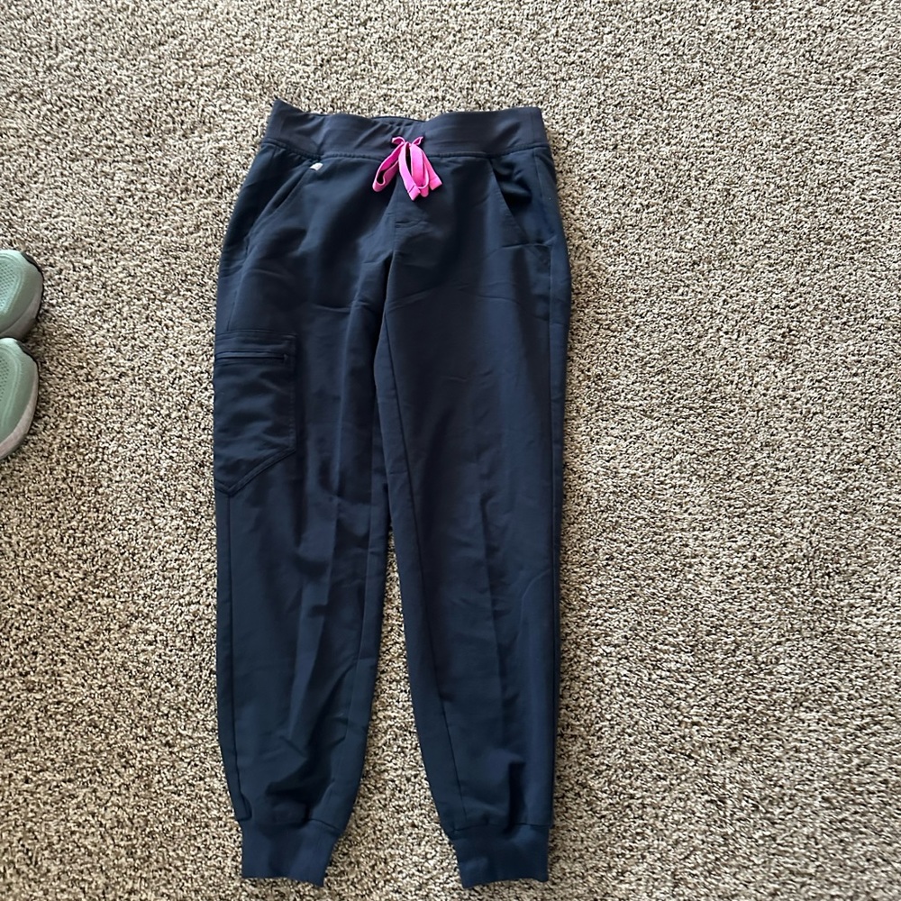 Night sky figs scrub joggers size extra small petite